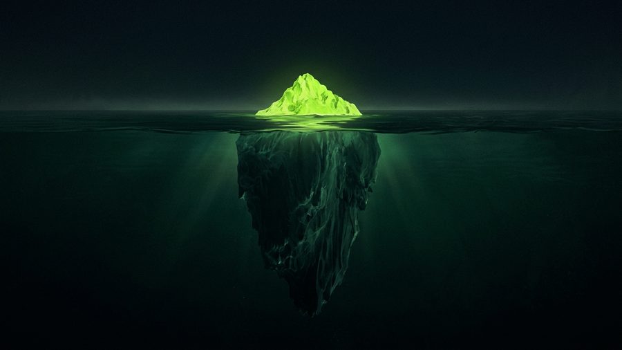 Ilustrasi gunung es di laut gelap malam dengan puncak kecil bercahaya di atas permukaan dan bagian besar tersembunyi di bawah air